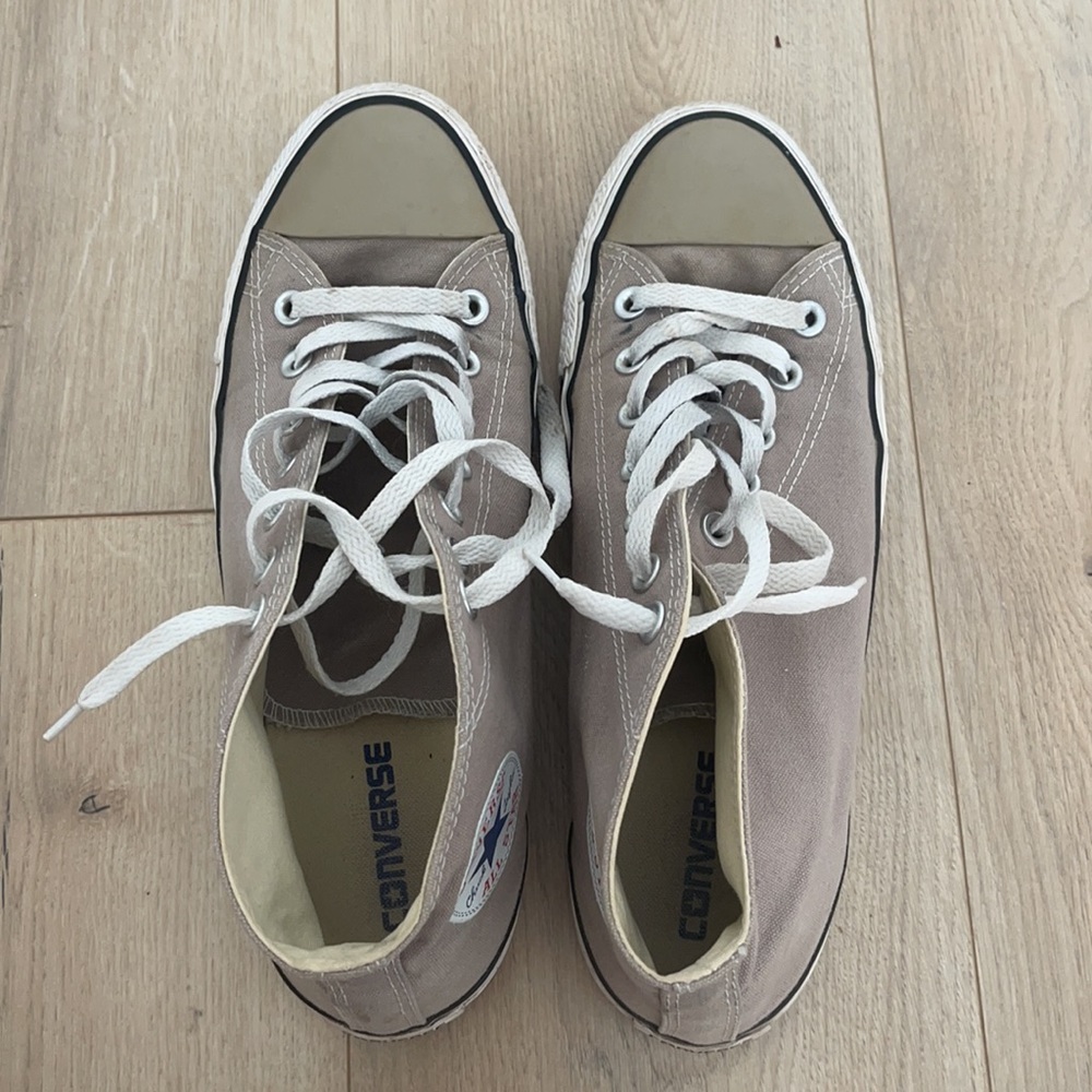 converse sneakers size 9 - Picture 3 of 4